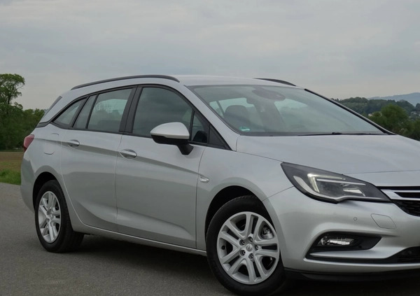 Opel Astra cena 38900 przebieg: 249721, rok produkcji 2018 z Kłodzko małe 301